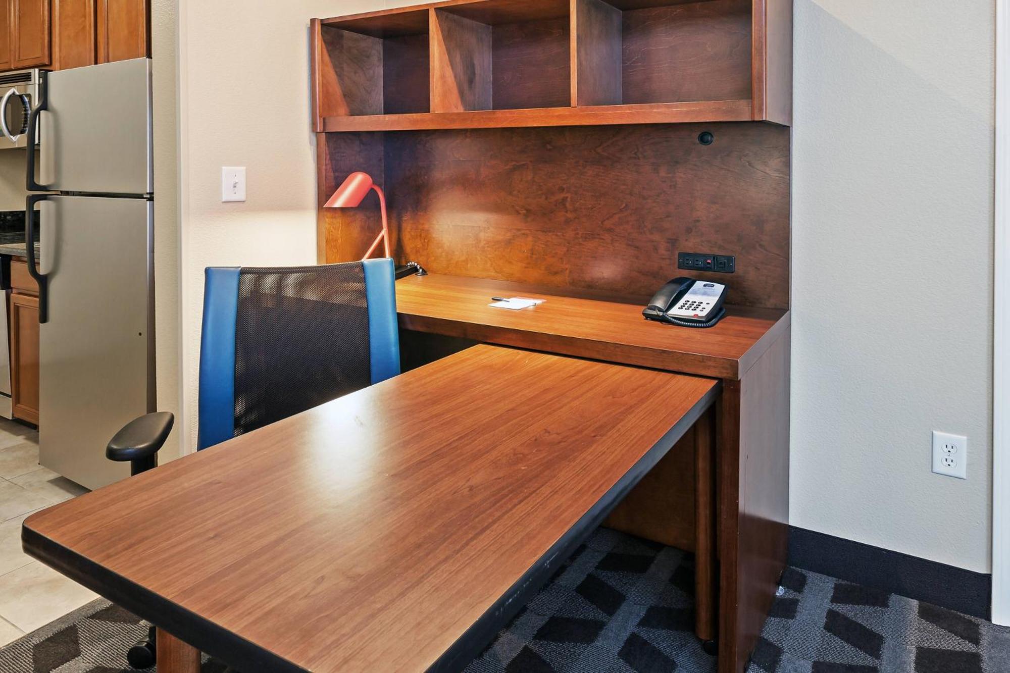 Towneplace Suites By Marriott Odessa Bagian luar foto