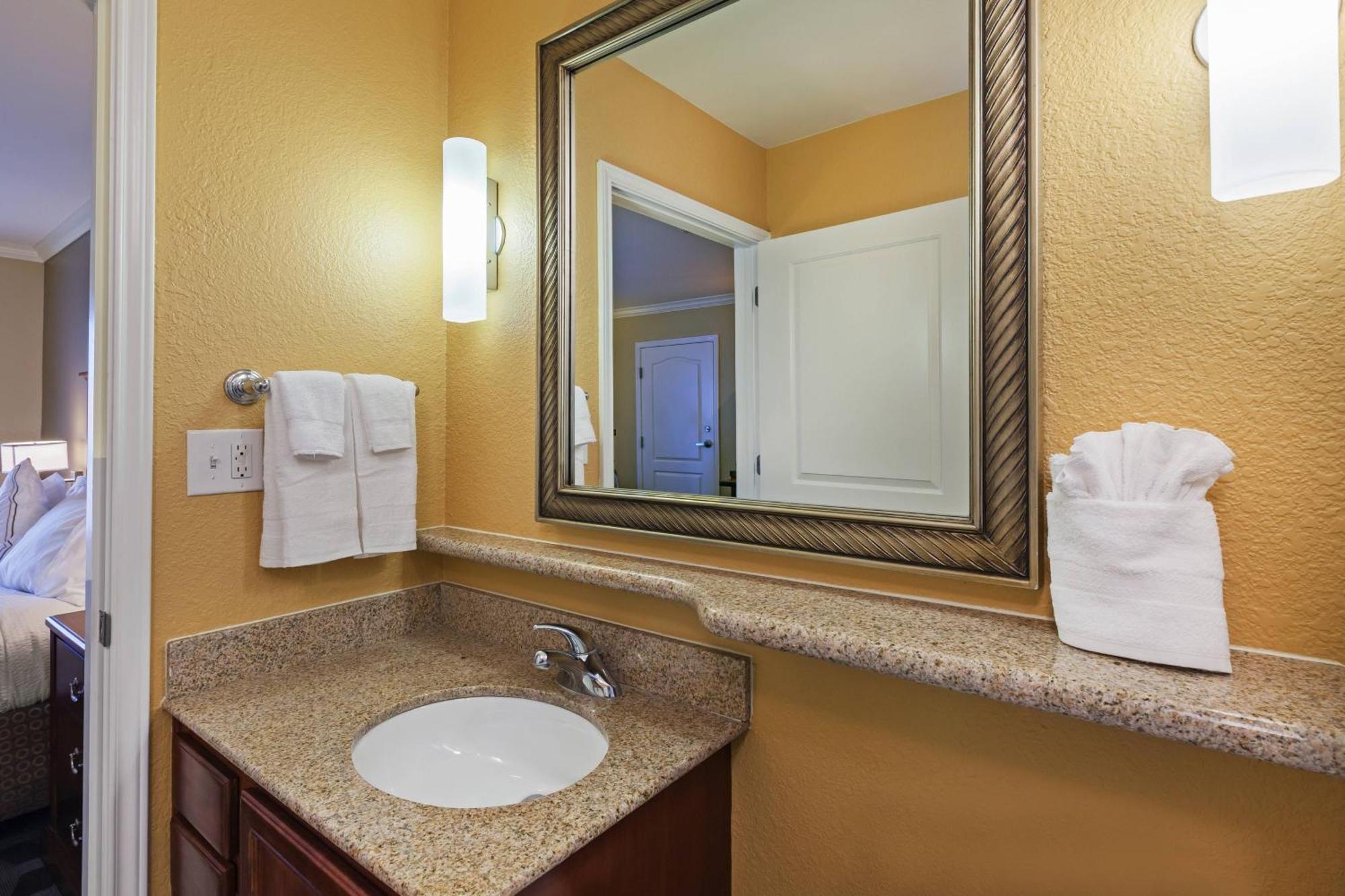Towneplace Suites By Marriott Odessa Bagian luar foto